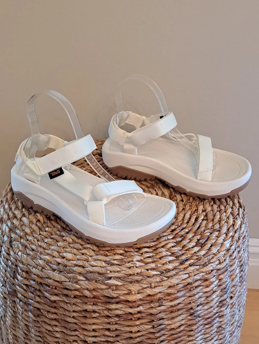 NWOT TEVA Womens Hurricane XLT2 Birch White Nylo /Rubber Athleisure Sandals 8